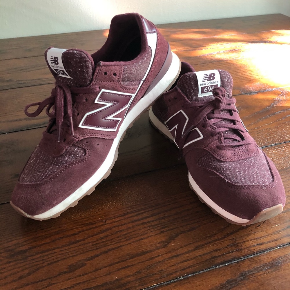 New Balance tennis shoes. Size 10